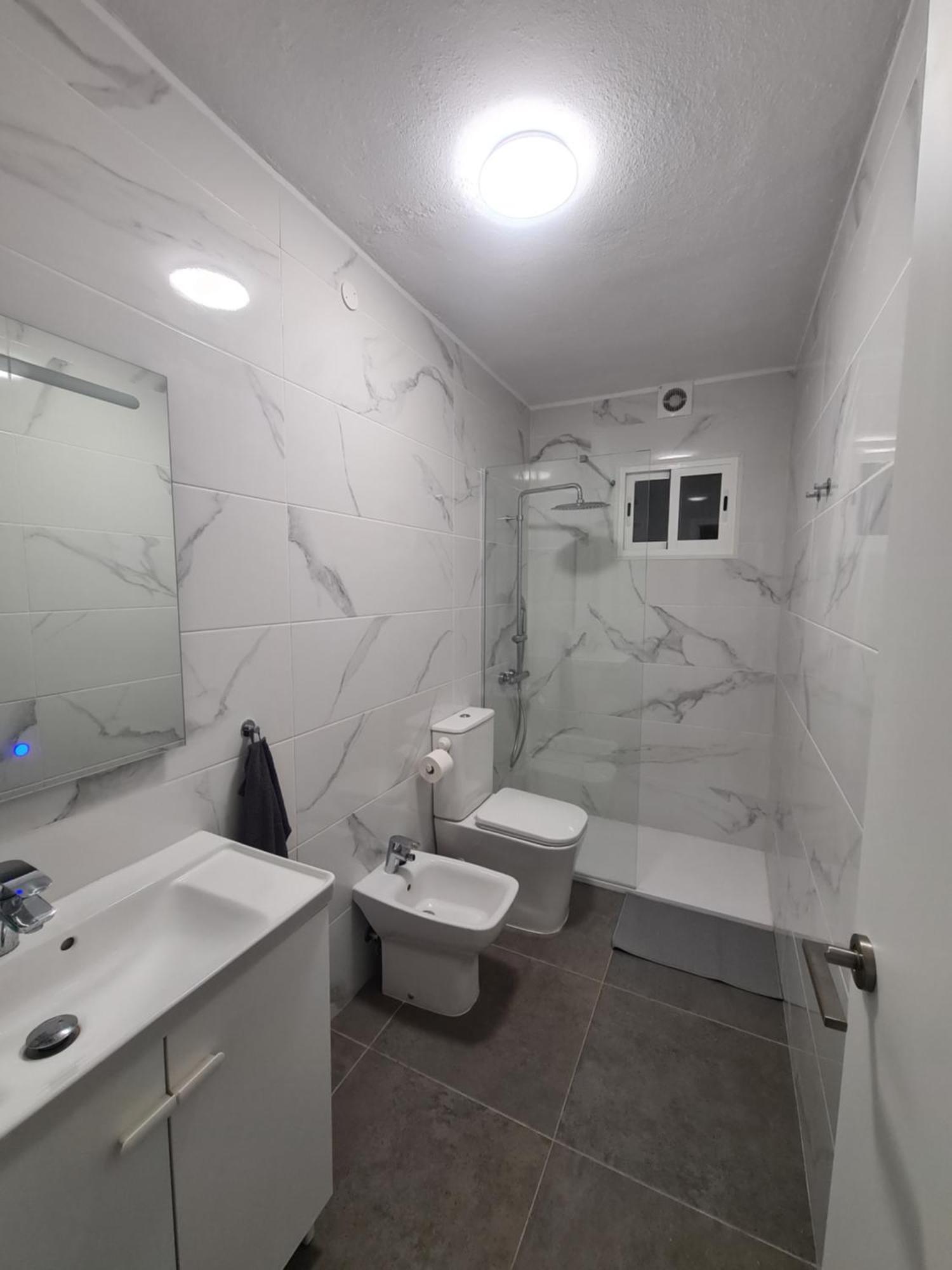 Eeb Private Room Habitacion Privada En Piso Compartido Ла Лагуна Екстериор снимка