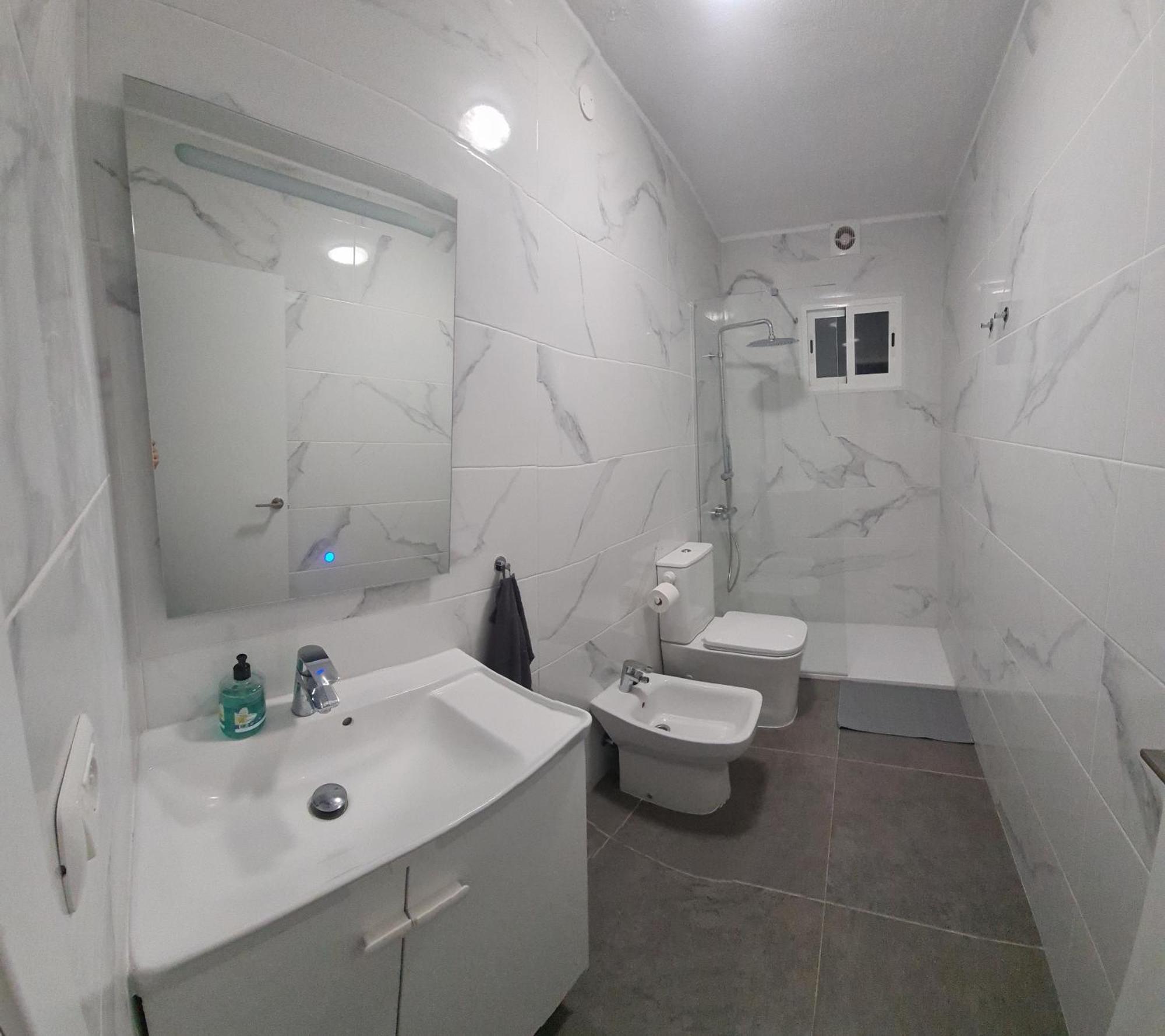Eeb Private Room Habitacion Privada En Piso Compartido Ла Лагуна Екстериор снимка